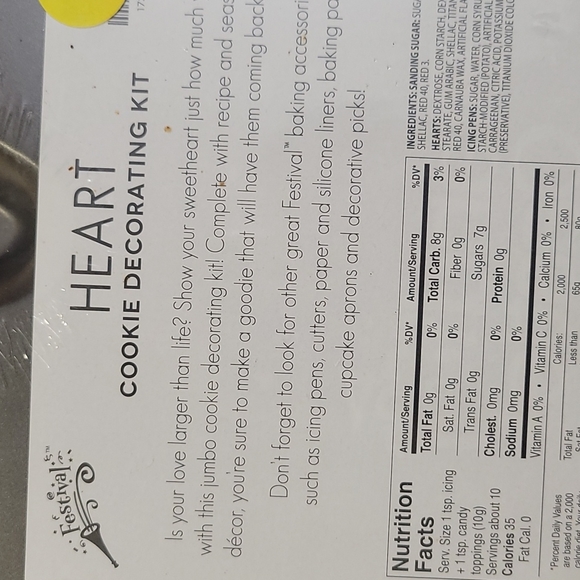 Cookie heart pan and decorating kit. - Picture 3 of 3